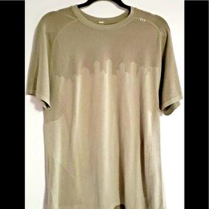 Lululemon Metal Vent Men’s LargeSs T-Shirt Gold A+